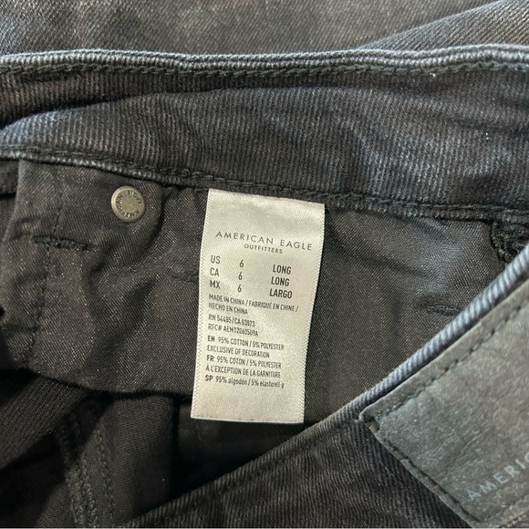 American Eagle Straight Mom Jeans - Picture 3 of 6